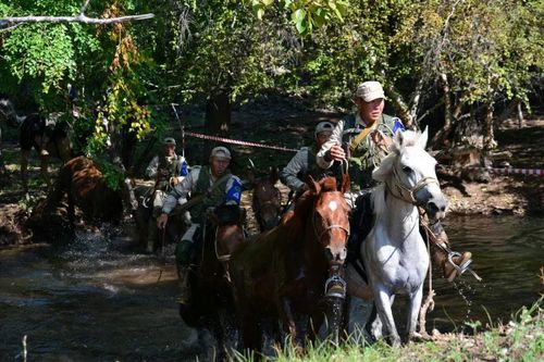 В двухдневную гонку протяженностью более 100 км устремились команды России и Монголии в Туве