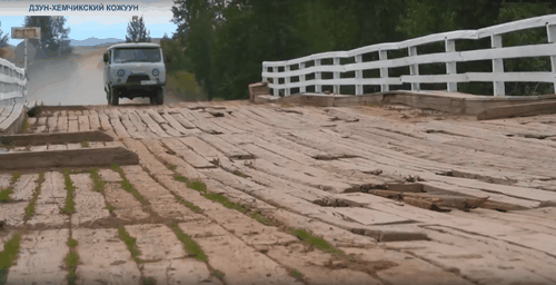 Жители Дзун-Хемчика поблагодарили В.Ховалыга за ремонт моста