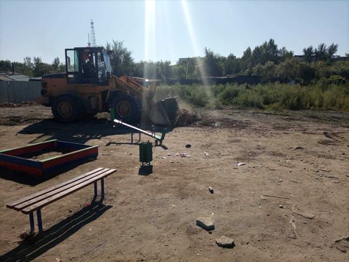 В микрорайоне Кожзавода строят детскую площадку