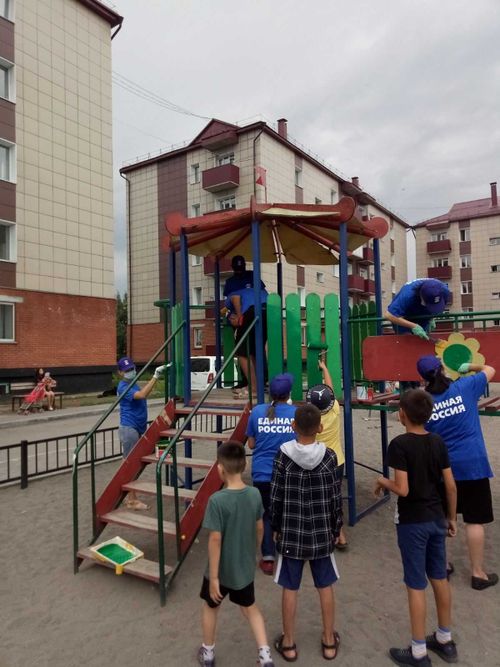 В Туве «единороссы» занялись ремонтом дворовых площадок