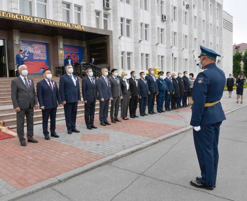 Врио главы Тувы поздравил с Днем государственного флага 