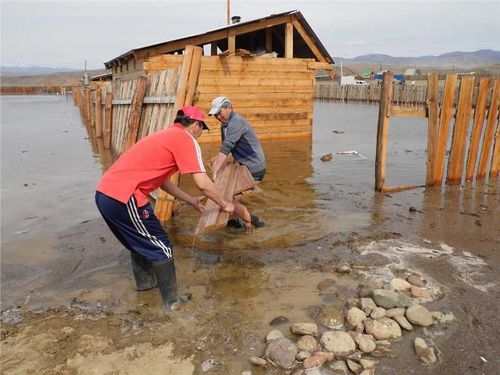 В Туве продолжаются выплаты пострадавшим от паводка