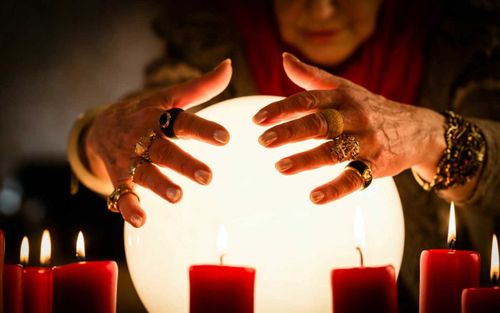 Жительница Тувы потеряла деньги из-за мошенников во время ритуала «очищения» купюр