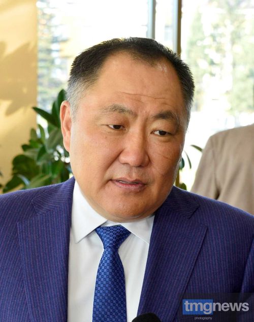 Экс-глава Тувы обратился с напутственным словом к новому главе Владиславу Ховалыгу