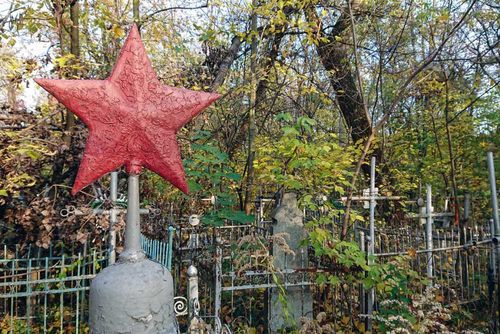 Активисты ОНФ Тувы открывают памятник ветерану войны Матвею Теплову 