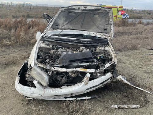 На дороге Кызыл-Кара-Хаак опрокинулась «Мазда», полная молодежи