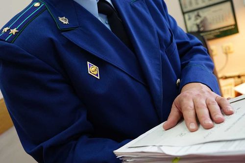 Прокуратура добилась перечисления медработникам положенных им выплат