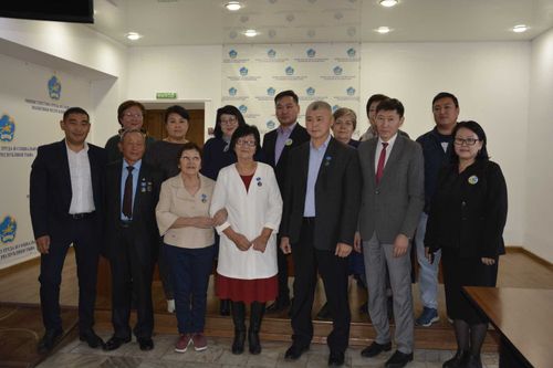 Международный день врача: медикам Тувы вручены медали «Общественное признание»