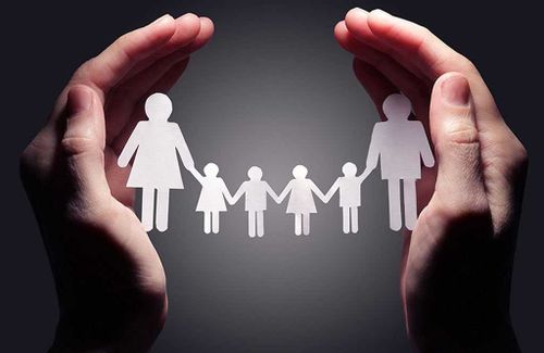 Мишустин дополнительно выделил более 28 млрд рублей на поддержку семей