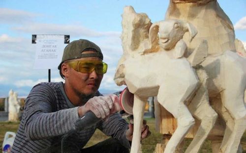 В Туве пройдет конкурс по деревянной резьбе в честь 100-летия Кужугета Шойгу