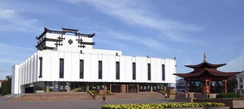 Сегодня Национальный театр Тувы открывает 86-й театральный сезон 