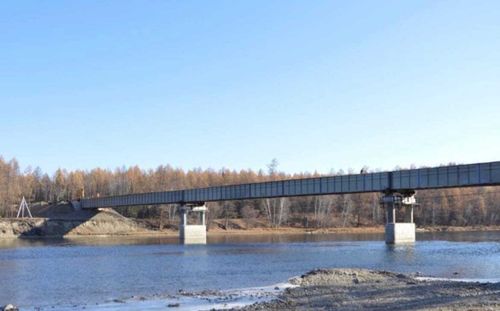 В Тодже продолжается работа по строительству моста.