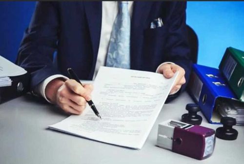 Центробанк намерен серьезно повышать штрафы за навязывание услуг