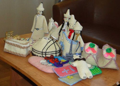 Студенты ТувГУ осваивают мастерство валяния из шерсти