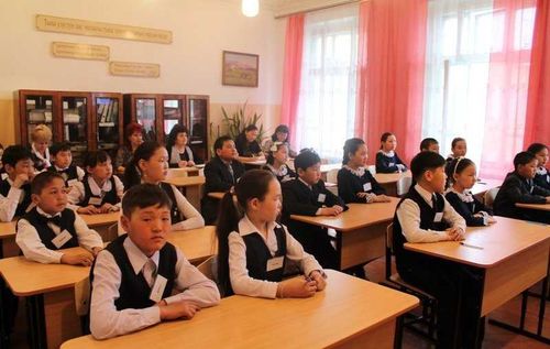 В.Ховалыг: «Нужно избавиться от третьей смены в школах»