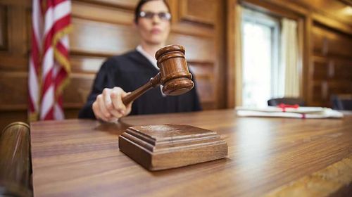 В Туве бывший пристав предстанет перед судом за злоупотребление должностными полномочиями