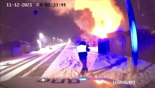 Тувинские автоинспекторы вынесли из огня пенсионеров