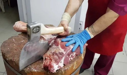 1.5 миллиарда: У Тувы появился передвижной цех по убою скота