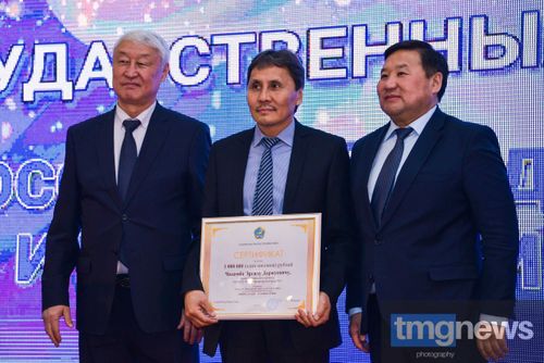 В Туве сегодня вручили Госнаграды