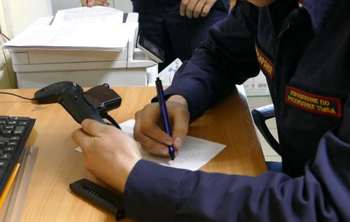 Жителей Тувы уличили в подделке медсправки от психиатра-нарколога