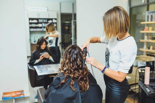 В чем провинились салоны красоты, репетиторы и фитнес-залы? 