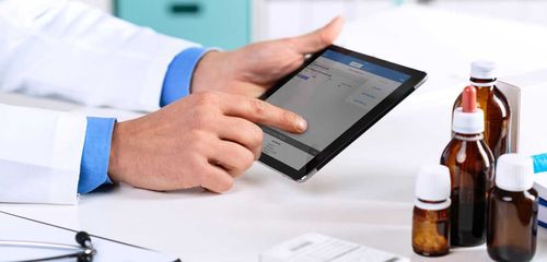 Лекарства скоро смогут продавать и выписывать дистанционно