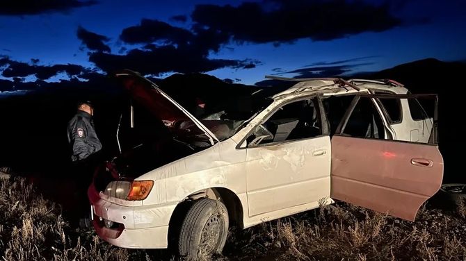 В Бай-Тайгинском районе устанавливаются обстоятельства ДТП, в котором пострадали несовершеннолетние