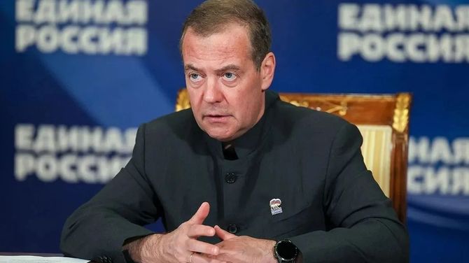 Дмитрий Медведев: При поддержке «Единой России» модернизируют более 17 тысяч почтовых отделений