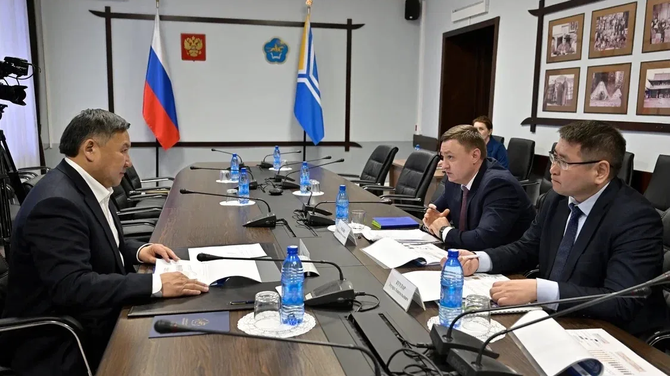 Владислав Ховалыг обсудил развитие энергосистемы Тувы с руководителем регионального диспетчерского управления