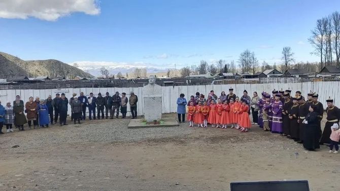 В селе Шуй установлен памятник композитору Алексею Чыргал-оолу