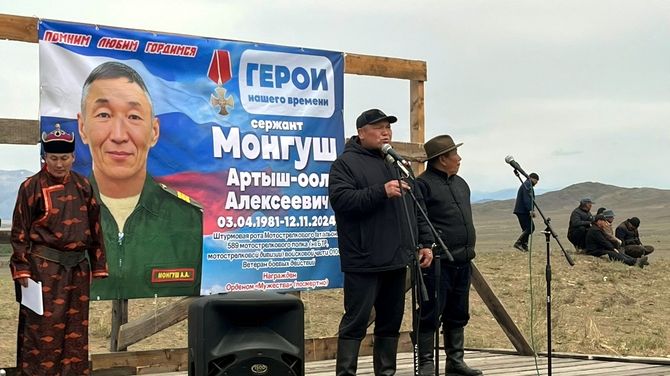 Сержант Артыш-оол Монгуштуң чырык адынга тураскааткан аът чарыжы