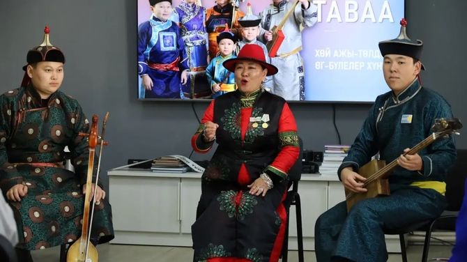 Өг-бүле – кижизидилгениң таваа: Шончалай Ооржак-Чооду-биле ужуражылга