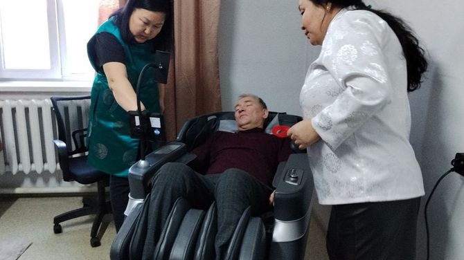 Алимаа Ооржактың нугуушкун салонунда