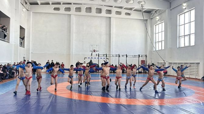 В Каа-Хемском районе прошел турнир по хурешу среди юных борцов