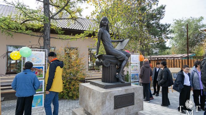 В Детской школе искусств им. Н. Рушевой отметили трёхлетие со дня установки памятника знаменитой художнице