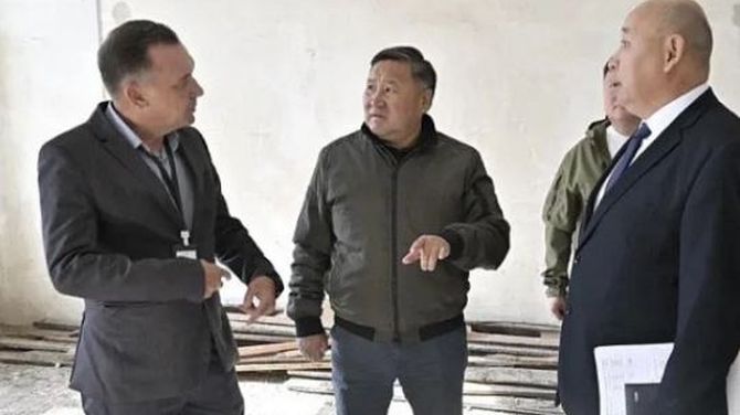 Тываның Баштыңы Ак-Довурактың ийи дугаар школазының үндезин септелге айтырыгларын ажылдап кылырын дааскан