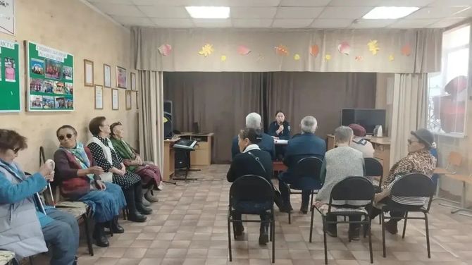 ГИБДД и юные инспекторы Тувы напомнили о безопасности людей с нарушением зрения