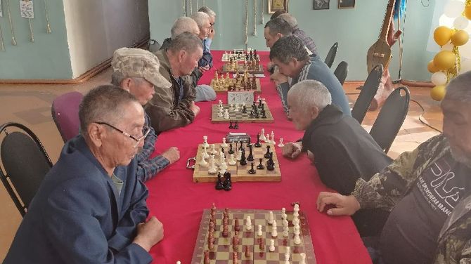В Улуг-Хемском районе Тувы прошёл шахматный турнир, посвящённый Году созидательного труда и памяти ветеранов совхоза «Улуг-Хая»