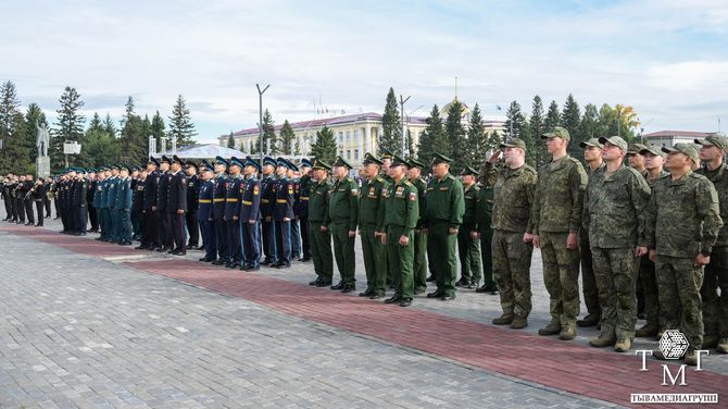 Арат шөлүнде Тыва Республиканың күрүне тугунуң хүнү