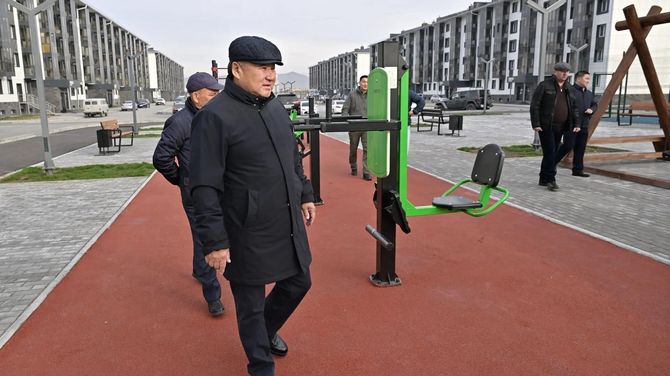 Глава Тувы проинспектировал строительство домов на улице Героев СВО