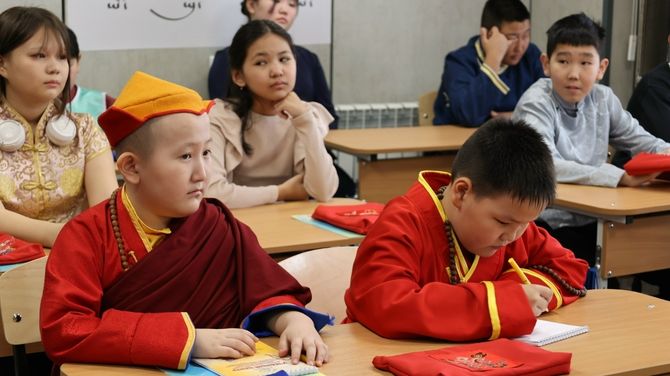 Бичии хуурак Тензин Сат лама болур күзелдиг