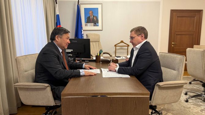 Владислав Ховалыг обсудил с Владимиром Якушевым развитие Тувы и реализацию Народной программы