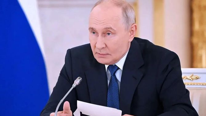 Владимир Путин поручил выделить 100 млрд рублей регионам со сложной бюджетной ситуацией