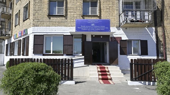Глава Тувы посетил первый культурно-просветительский центр для детей и семей
