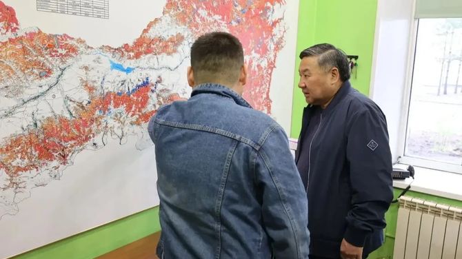 Глава Тувы ознакомился с лесопожарной обстановкой в республике