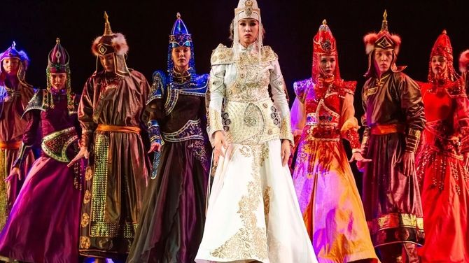 «Эдегей» костюм болгаш сам театры Күрүнениң Кремль ордузунга улуг концертин көргүзер