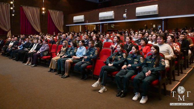 В Кызыле прошла просветительская лекция с участием полковника Службы внешней разведки в отставке Елены Вавиловой