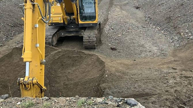 В Туве проводят очистку русел рек для предотвращения размыва опор мостов