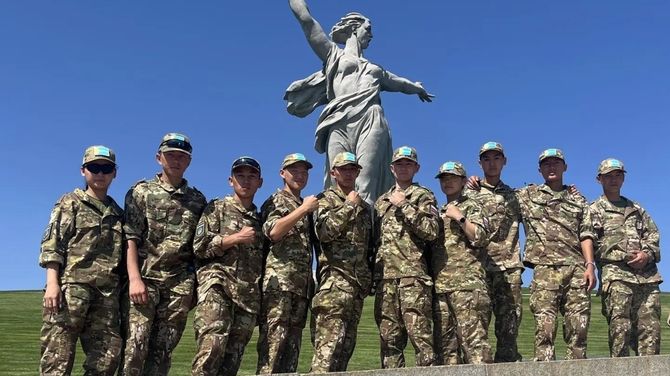 Берт-дагның өөреникчилери – шериг-ада-чуртчу оюннуң тиилекчилери