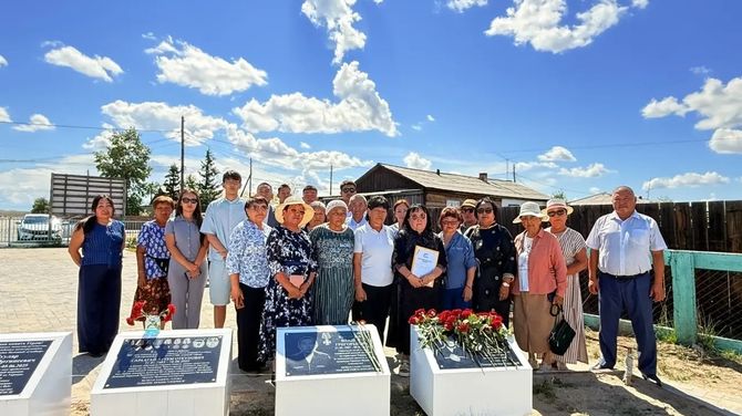 В Эрзине открыли памятник сержанту Норбу Лхабе